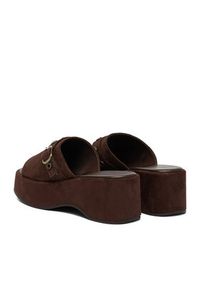 Guess Jeans Klapki CEO-HY20091-1 Brązowy. Kolor: brązowy. Materiał: materiał #8