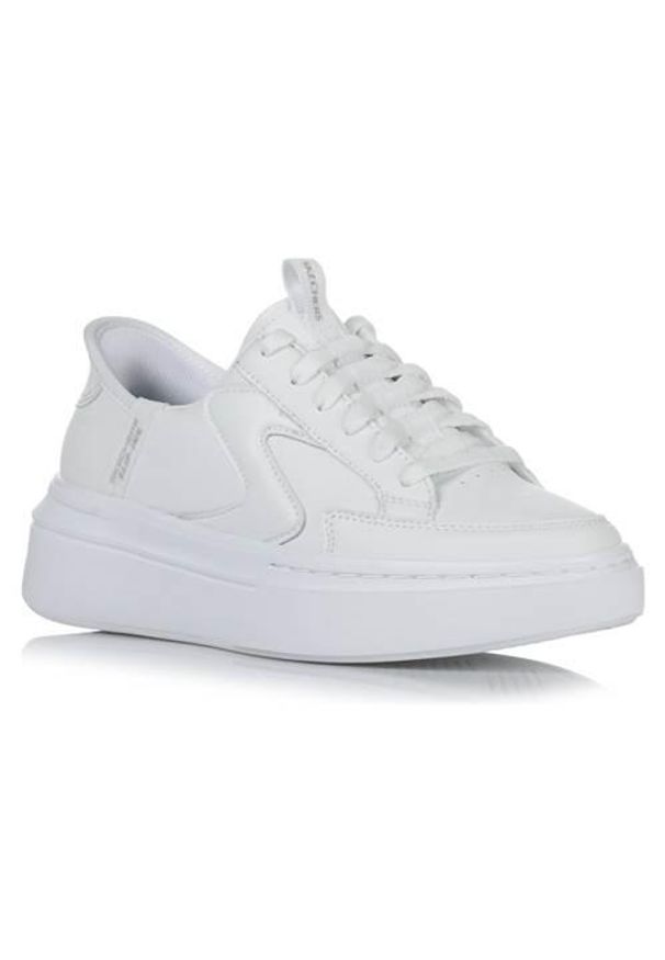 skechers - Buty do chodzenia damskie Skechers Cordova Classic New. Kolor: biały. Materiał: materiał, syntetyk. Szerokość cholewki: normalna. Sport: turystyka piesza