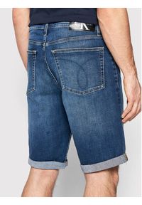 Calvin Klein Jeans Szorty jeansowe J30J320527 Granatowy Slim Fit. Kolor: niebieski. Materiał: bawełna