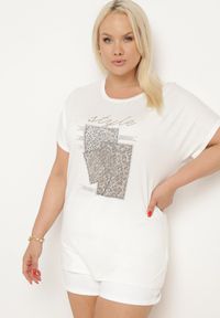Born2be - Biały Bawełniany T-shirt z Ozdobnym Napisem i Cyrkoniami Krisiona. Okazja: do pracy, na spotkanie biznesowe, na co dzień. Kolor: biały. Materiał: bawełna. Wzór: napisy. Styl: klasyczny, casual, biznesowy #7