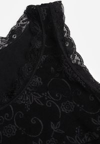 Born2be - Czarny Bawełniany Top z Koronkową Górą Beralia. Kolor: czarny. Materiał: bawełna, koronka. Wzór: aplikacja #2
