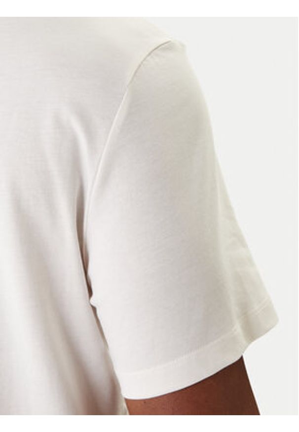 Calvin Klein Jeans T-Shirt 2Tone Graphic LV14RE829G Biały Regular Fit. Kolor: biały. Materiał: bawełna