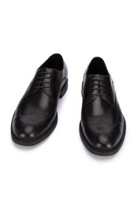 Wittchen - Męskie buty derby skórzane z płaskim szwem czarne. Okazja: na co dzień, do pracy. Kolor: czarny. Materiał: skóra. Wzór: aplikacja. Styl: casual, elegancki
