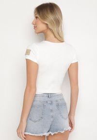 Born2be - Biały Prążkowany T-shirt Zdobiony Koronką Lizeira. Okazja: na co dzień. Kolor: biały. Materiał: prążkowany, koronka. Wzór: aplikacja, koronka. Styl: casual #7