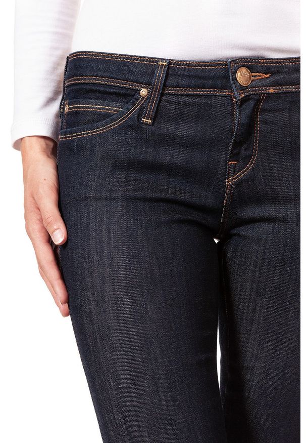 Lee - SPODNIE DAMSKIE LEE TOXEY ONE WASH L527SV45. Wzór: jednolity. Styl: elegancki