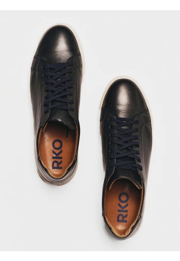 Ryłko - Granatowe półbuty w sportowym stylu. Kolor: niebieski. Materiał: skóra. Styl: sportowy