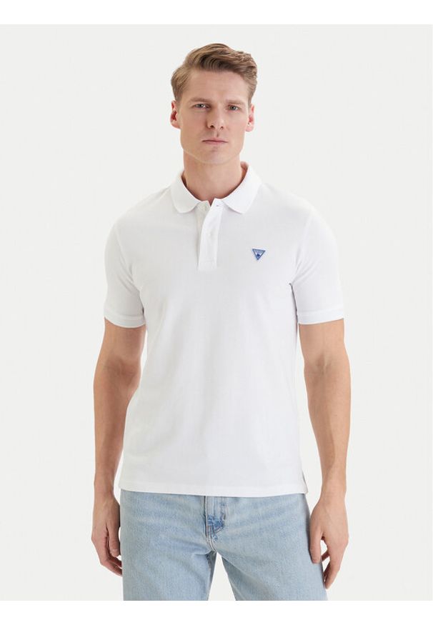 Guess Polo F6GP03 K9WF1 Biały Slim Fit. Typ kołnierza: polo. Kolor: biały. Materiał: bawełna