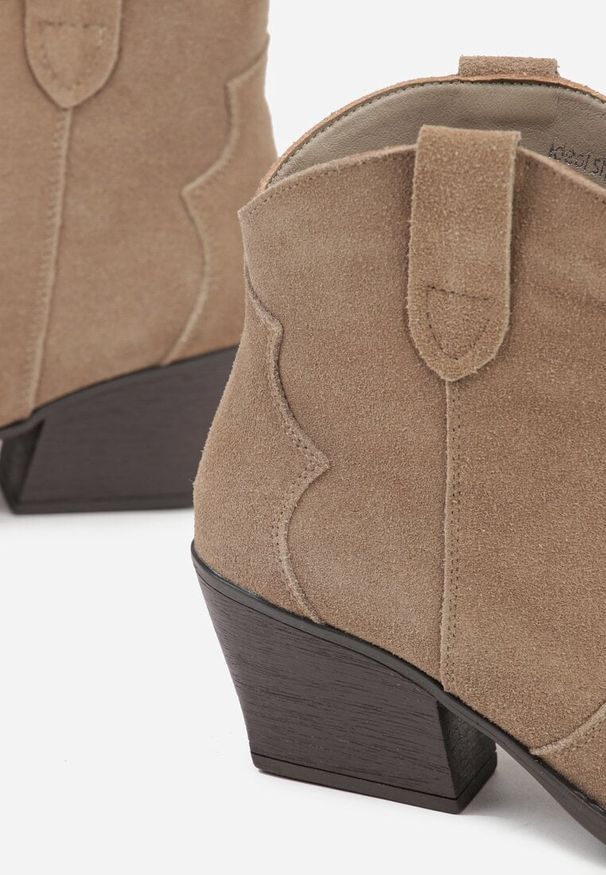 Renee - Ciemnobeżowe Botki Kowbojki na Stożku ze Skóry Naturalnej Liravetta. Okazja: na co dzień. Kolor: beżowy. Materiał: skóra. Obcas: na stożku. Styl: casual, elegancki. Wysokość obcasa: średni