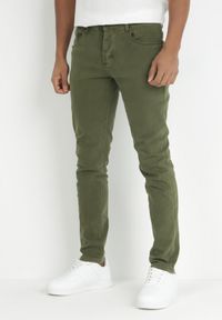 Born2be - Ciemnozielone Spodnie Slim Ridhi. Kolor: zielony. Długość: długie. Wzór: jednolity #1