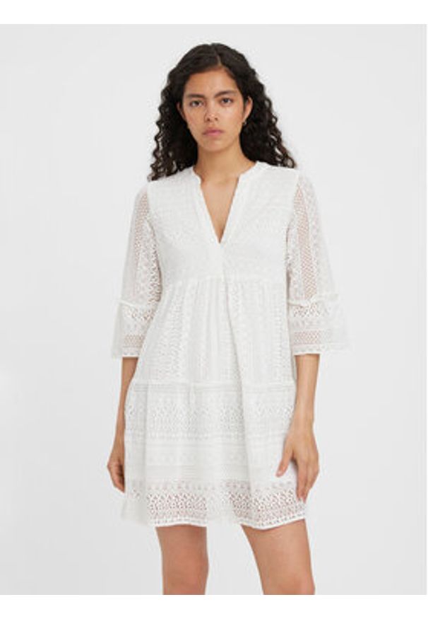 Vero Moda Sukienka letnia Honey 10275875 Biały Relaxed Fit. Kolor: biały. Materiał: bawełna. Sezon: lato