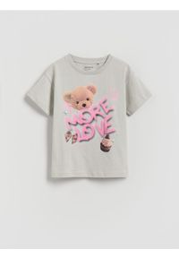 Reserved - Bawełniany t-shirt z nadrukiem - jasnoszary. Kolor: szary. Materiał: bawełna. Wzór: nadruk #1