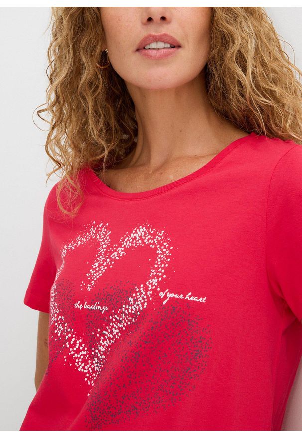 bonprix - Bluzka bawełniana z nadrukiem serca z bawełny organicznej. Kolor: czerwony. Materiał: bawełna. Długość rękawa: krótki rękaw. Długość: krótkie. Wzór: nadruk
