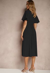 Renee - Czarna Sukienka Wiązana w Talii z Plisowaniem na Dole Dorseki. Kolor: czarny. Typ sukienki: plisowane. Styl: klasyczny, elegancki #4