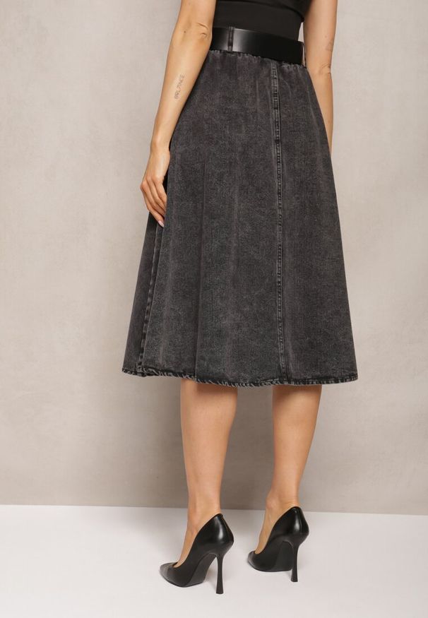 Renee - Czarna Rozkloszowana Spódnica Jeansowa Midi z Paskiem Wendlla. Kolor: czarny. Materiał: jeans