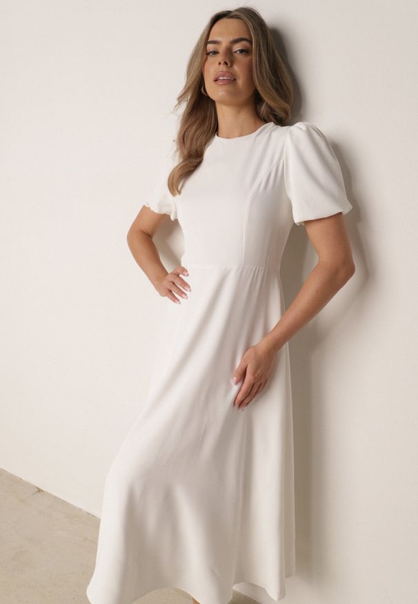 Born2be - Biała Elegancka Sukienka VICES o Rozkloszowanym Kroju z Krótkim Rękawem Aezith. Okazja: na komunię, na wesele, na ślub cywilny. Kolor: biały. Długość rękawa: krótki rękaw. Typ sukienki: proste, rozkloszowane. Styl: elegancki