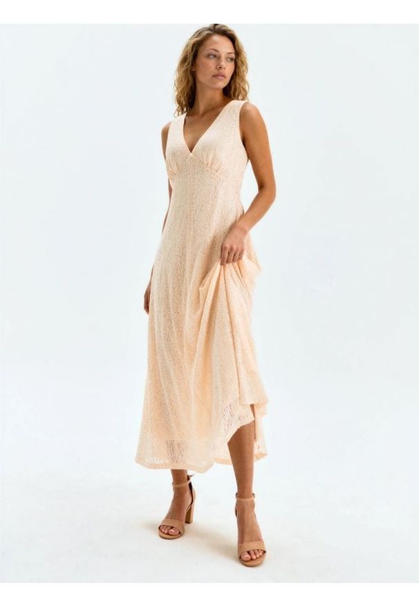 Sinsay - Rozkloszowana sukienka midi z cekinami - kremowy. Kolor: kremowy. Długość: midi