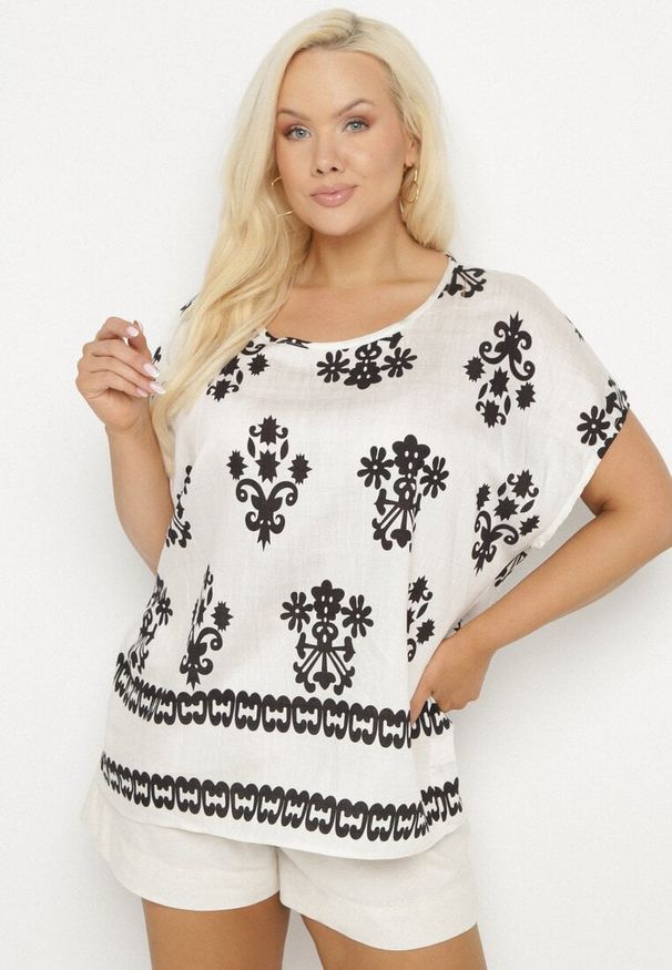 Born2be - Czarno-Biała Bluzka z Wiskozy we Wzór w Stylu Boho Lunaseia. Okazja: na co dzień. Kolor: czarny. Materiał: wiskoza. Styl: boho