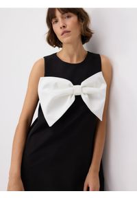 Reserved - Sukienka mini z kokardą - czarny. Typ kołnierza: kokarda. Kolor: czarny. Materiał: dzianina. Typ sukienki: proste. Długość: mini #1