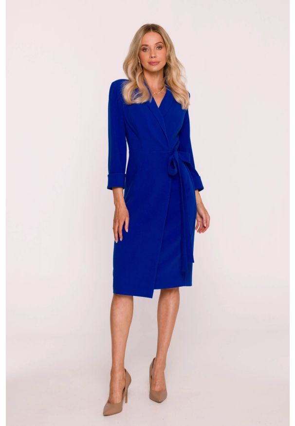 Stylove - Elegancka sukienka ołówkowa kopertowa z wiązaniem chabrowa. Okazja: do pracy, na spotkanie biznesowe. Typ kołnierza: dekolt kopertowy, dekolt w kształcie V, typu klepsydra. Kolor: czerwony, beżowy, niebieski, brązowy. Materiał: poliester, wiskoza, elastan, tkanina. Wzór: gładki. Typ sukienki: kopertowe, ołówkowe. Styl: elegancki. Długość: midi