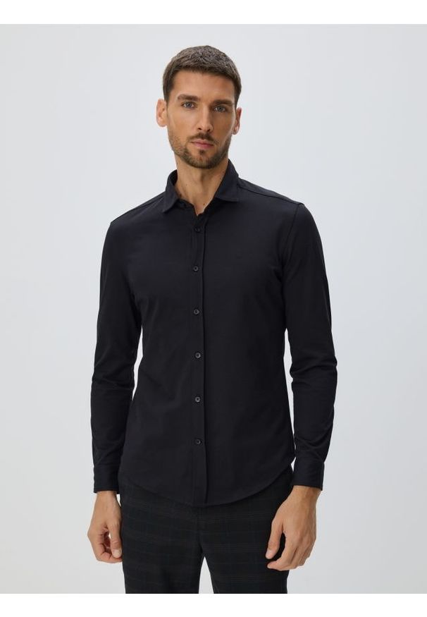 Reserved - Gładka koszula slim fit - czarny. Kolor: czarny. Materiał: dzianina, bawełna. Wzór: gładki