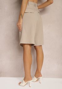Renee - Beżowe Szorty o Garniturowym Kroju High Waist z Dodatkiem Wiskozy Mavvia. Okazja: na co dzień. Stan: podwyższony. Kolor: beżowy. Materiał: wiskoza. Sezon: lato. Styl: klasyczny, casual, elegancki