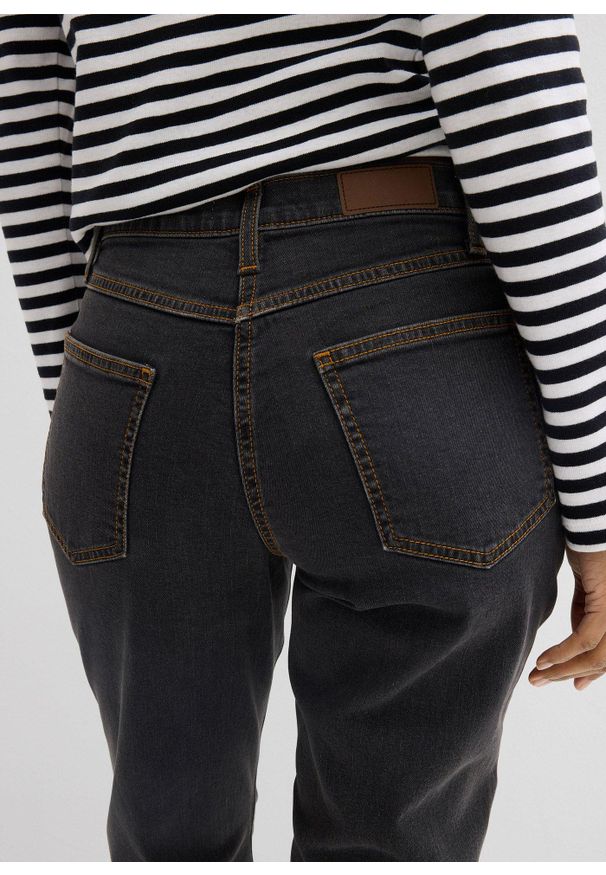 bonprix - Dżinsy ze stretchem straight, mid waist. Kolor: czarny