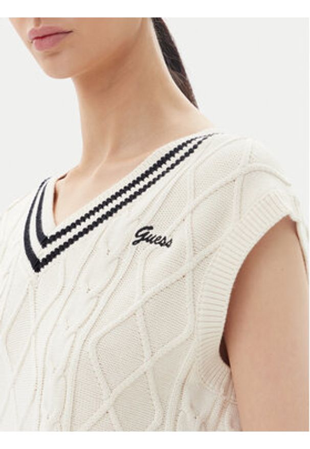 Guess Sweter V5GR00 Z3FB1 Biały Classic Fit. Kolor: biały. Materiał: bawełna