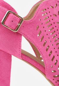 Renee - Fuksjowe Sandały Vices na Słupku z Ażurowym Wzorem Klamrą i Wycięciem Feliyra. Okazja: na co dzień. Nosek buta: otwarty. Zapięcie: klamry. Materiał: jeans, satyna. Wzór: ażurowy. Obcas: na słupku. Styl: elegancki, casual #7