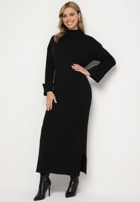 Born2be - Czarna Sweterkowa Sukienka z Wiskozą i Wywiniętymi Rękawami Gebiga. Okazja: na co dzień. Kolor: czarny. Materiał: wiskoza. Styl: klasyczny, elegancki, casual