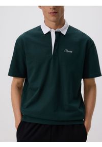 Reserved - Koszulka polo comfort fit - ciemnozielony. Typ kołnierza: polo. Kolor: zielony. Materiał: bawełna, dzianina