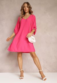 Renee - Różowa Plisowana Sukienka Mini z Długimi Rękawami Oversize Ticini. Kolor: różowy. Materiał: tkanina. Długość rękawa: długi rękaw. Sezon: wiosna, jesień. Typ sukienki: oversize. Długość: mini #2