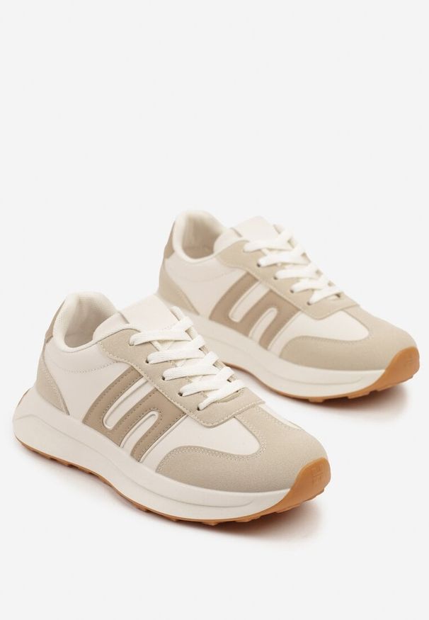 Born2be - Beżowe Sneakersy z Geometrycznym Zdobieniem Avislia. Okazja: na co dzień. Kolor: beżowy. Materiał: jeans. Wzór: geometria, aplikacja