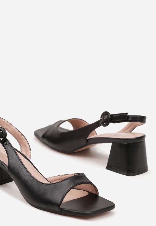 Born2be - Czarne Sandały ze Sprzączką na Słupku Olinavia. Nosek buta: otwarty. Zapięcie: sprzączka. Kolor: czarny. Materiał: jeans. Obcas: na słupku