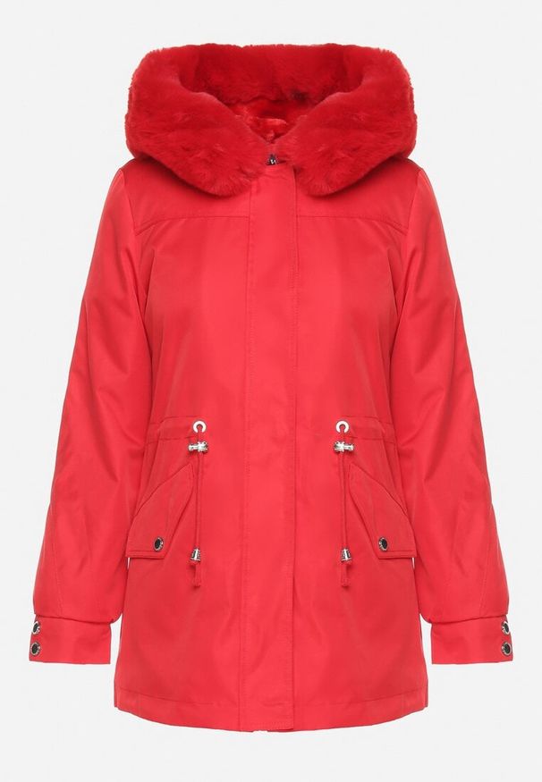 Born2be - Czerwona Kurtka Parka z Odpinanym Futerkowym Obszyciem przy Kapturze Inelithrae. Okazja: na co dzień. Typ kołnierza: golf. Kolor: czerwony. Materiał: jeans. Sezon: zima. Styl: elegancki, klasyczny, casual