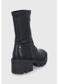 Wojas Botki damskie kolor czarny na słupku. Nosek buta: okrągły. Kolor: czarny. Materiał: skóra. Obcas: na słupku. Wysokość obcasa: średni #2