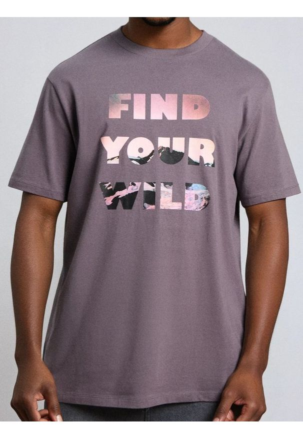 Sinsay - Bawełniana koszulka z napisem - fioletowy. Kolor: fioletowy. Materiał: bawełna. Wzór: napisy