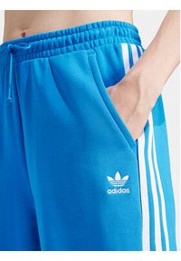 Adidas - adidas Spodnie dresowe adicolor Classics 3-Stripes IR8092 Niebieski Regular Fit. Kolor: niebieski. Materiał: bawełna #4