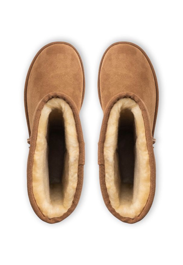 Ugg - Buty zimowe damskie brązowe UGG W Classic Tall II. Okazja: na plażę. Kolor: brązowy. Materiał: materiał. Sezon: zima. Styl: młodzieżowy