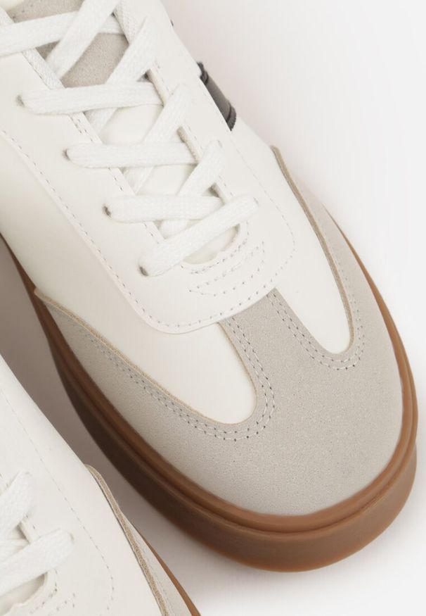 Renee - Biało-Czarne Sneakersy Tenisówki Ozdobione Paskami Sovresia. Okazja: na co dzień. Zapięcie: pasek. Kolor: biały. Wzór: aplikacja