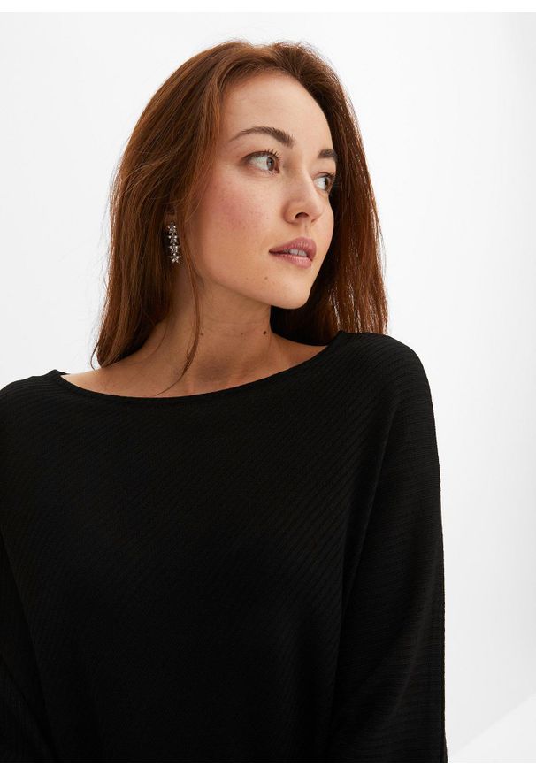 bonprix - Sweter oversize z asymetrycznym dołem. Kolor: czarny. Wzór: prążki