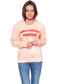 Wrangler - BLUZA WRANGLER DAMSKA WROCKS SWEAT PEACH PARFAIT W601OHYUD. Wzór: aplikacja #7