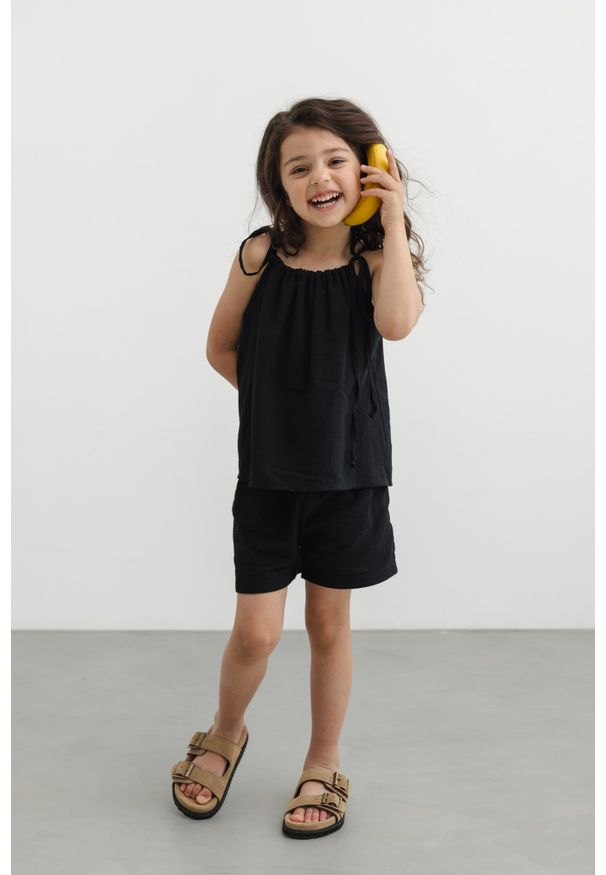 Marsala - MINI spodenki BAWEŁNIANE w kolorze TOTALLY BLACK - WISSPER-128-134 (8-9). Kolor: czarny. Materiał: bawełna. Wzór: gładki. Sezon: lato. Styl: klasyczny