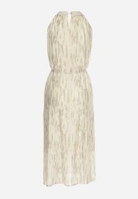 Born2be - Jasnobeżowa Koktajlowa Sukienka z Dekoltem Typu Halter z Broszką w Kształcie Kwiatu Vikiida. Typ kołnierza: dekolt halter. Kolor: beżowy. Długość rękawa: bez rękawów. Wzór: kwiaty. Styl: wizytowy #7