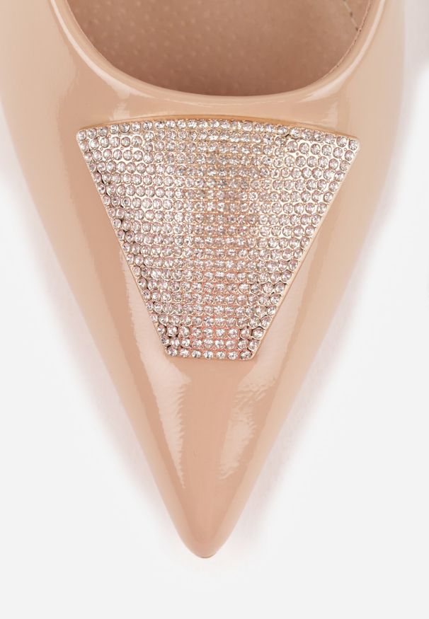 Born2be - Ciemnobeżowe Szpilki Vices z Cyrkoniową Aplikacją Niraselle. Okazja: na wesele, na imprezę, na spotkanie biznesowe, na ślub cywilny. Nosek buta: szpiczasty. Kolor: beżowy. Wzór: aplikacja. Obcas: na szpilce. Styl: glamour, biznesowy, elegancki. Wysokość obcasa: średni