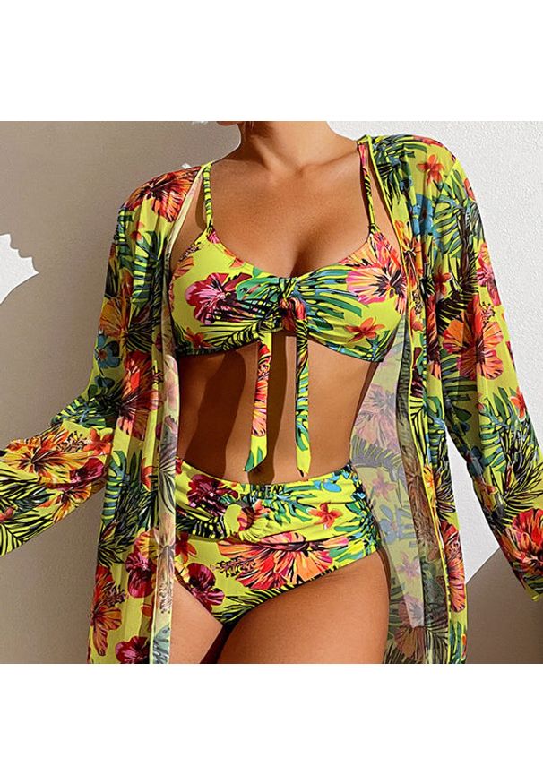 Intica - Bikini z narzutką na plażę z kwiecistym wzorem Olesya. Kolor: wielokolorowy. Materiał: materiał. Wzór: aplikacja