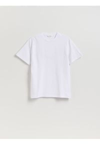 Reserved - Strukturalny t-shirt comfort fit - biały. Kolor: biały. Materiał: dzianina, bawełna