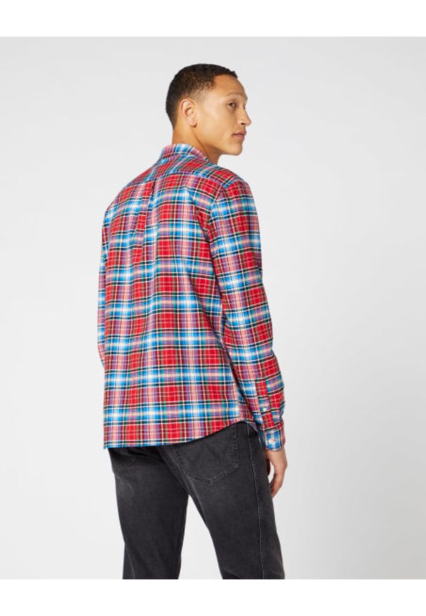 Wrangler - WRANGLER LS 1PKT BUTTON DOWN MĘSKA KOSZULA FORMULA RED W5A3BMXWO 112130027. Typ kołnierza: button down