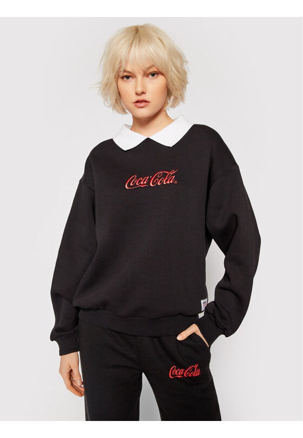 Local Heroes Bluza COCA-COLA Collar LHCCS008 Czarny Oversize. Kolor: czarny. Materiał: syntetyk