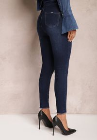 Renee - Niebieskie Jeansy Skinny z Postrzępionymi Krawędziami Janitha. Kolor: niebieski