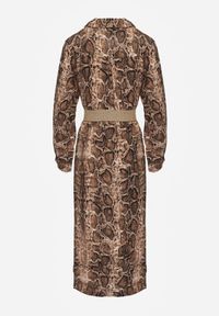 Renee - Brązowa Sukienka z Wiskozy o Koszulowym Kroju z Paskiem Zdobiona Wężowym Printem Norinna. Okazja: do pracy, na co dzień, na spotkanie biznesowe. Typ kołnierza: dekolt w serek. Kolor: brązowy. Materiał: wiskoza. Długość rękawa: długi rękaw. Wzór: nadruk, aplikacja. Typ sukienki: koszulowe. Styl: elegancki, biznesowy, klasyczny, casual #5